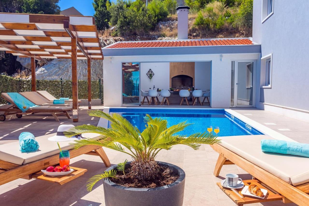 Villa Matan - Only 200M From The Sandy Beaches, Private 28M2 Pool 오미스 외부 사진